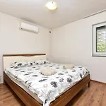 度假居 House Igor 2401 *